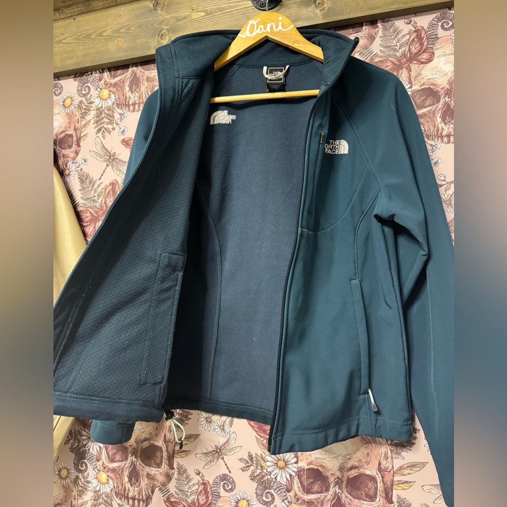 North Face Lightweight Winter Jacket - image 3